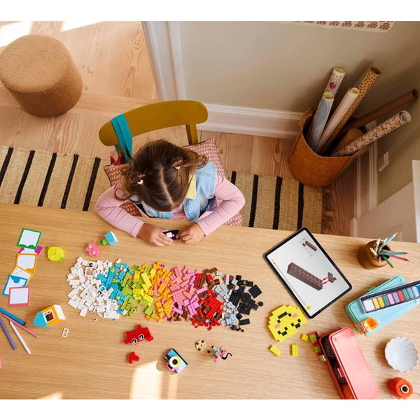 Lego Classic Creative Happy Box 680 Pcs