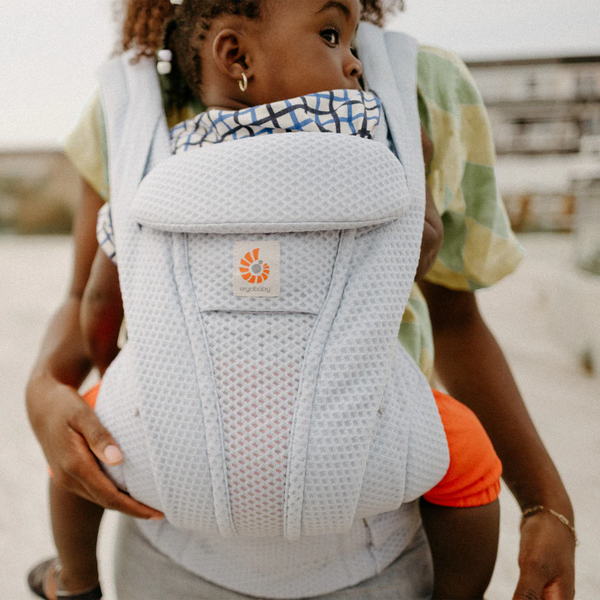 Ergobaby Omni Deluxe Baby Carrier - Lightweight Newborn to Toddler Carrier with Breathable Soft Mesh, Enhanced Lumbar Support, Adjustable Waistbelt & Cross Straps, Privacy Hood, 4 Carry Positions, 6 Storage Pockets, 3-20Kgs, Birth - 4 Years, Serene Blue - Dezine Kids